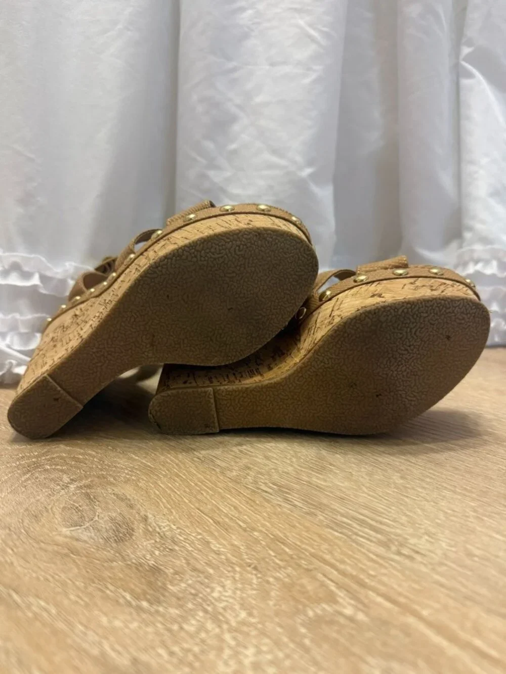 Shoedazzle Reagan Cork Wedge Sandals With Gold Studs Tan Size 7